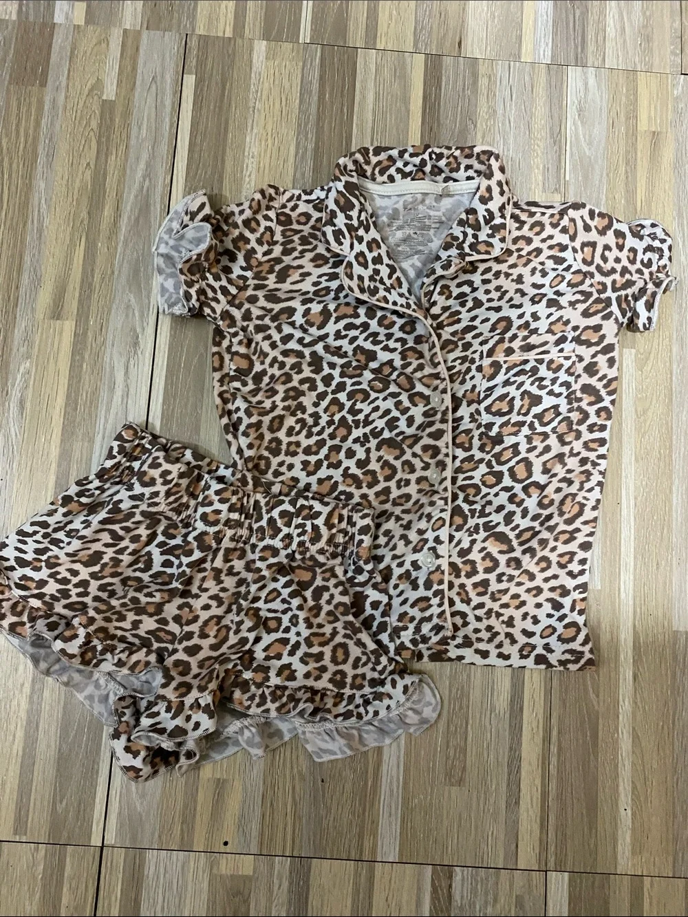 TAHARI 2 piece leopard pajama set size toddler girls 3T